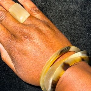 Buffalo horn bracelet Size  6.35 cm and ring size 7.